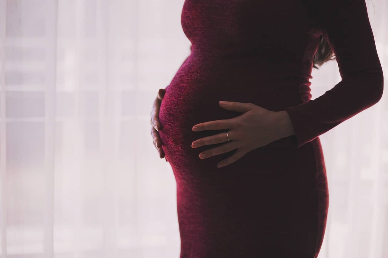 woman gad3456b44 1280 - Can a pregnant lady attend funerals?