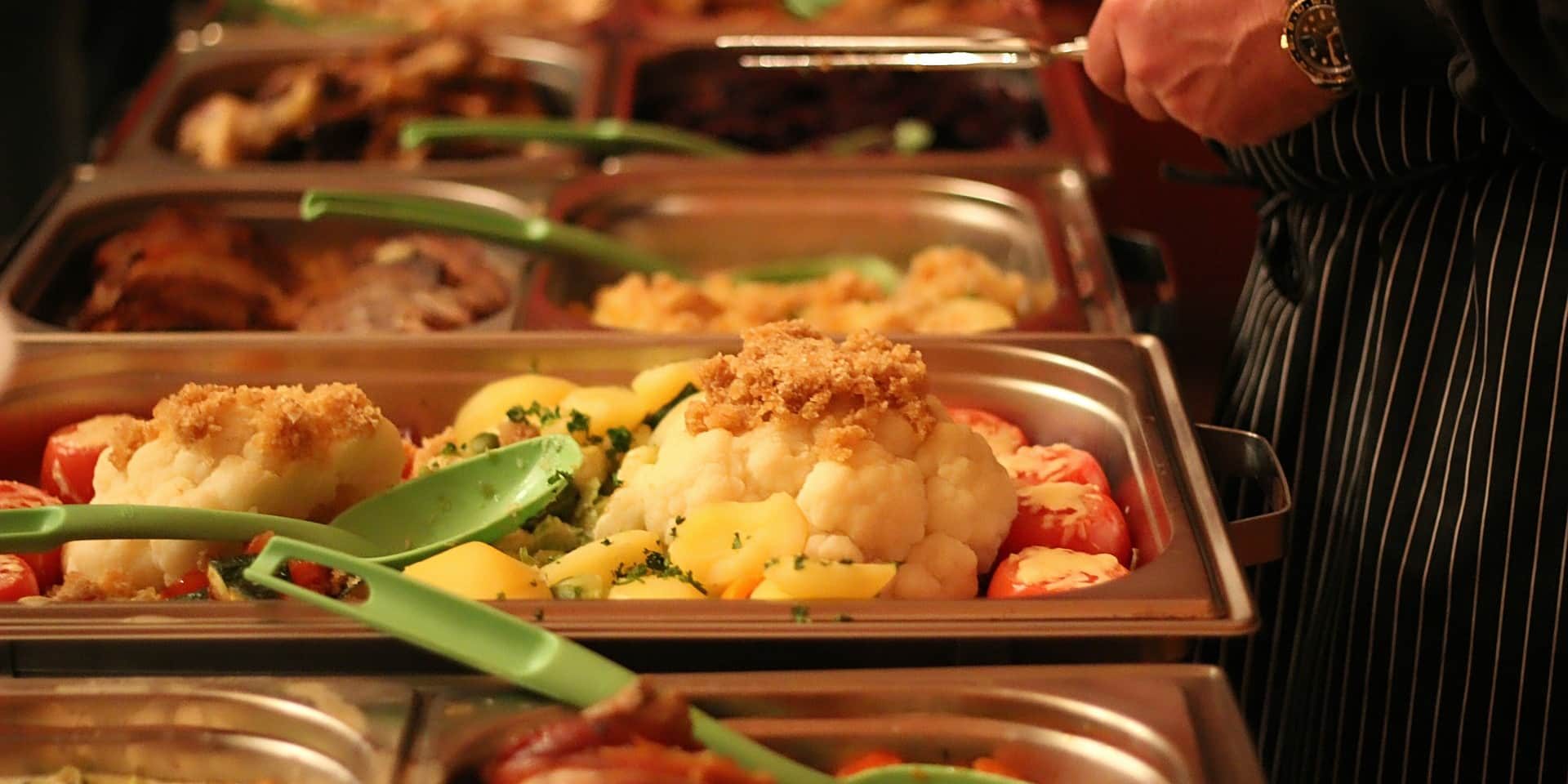 eat 3614411 1920 panorama 8633bba420db18b4230d6f42ba7dbe82 5bbf8b4420bf4 - Singapore Funeral Food Catering