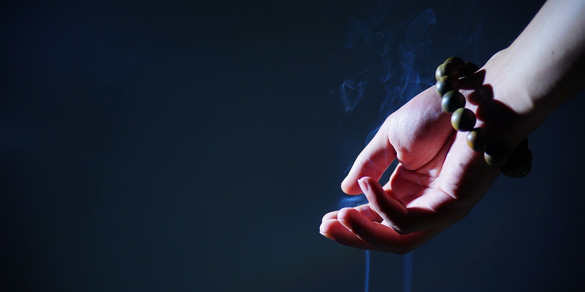 hand 1598578 1920 panorama bc35b90a93e046befdcd564ef2a9483b 5bc0e866a3992 - Singapore Sokka Funeral Services